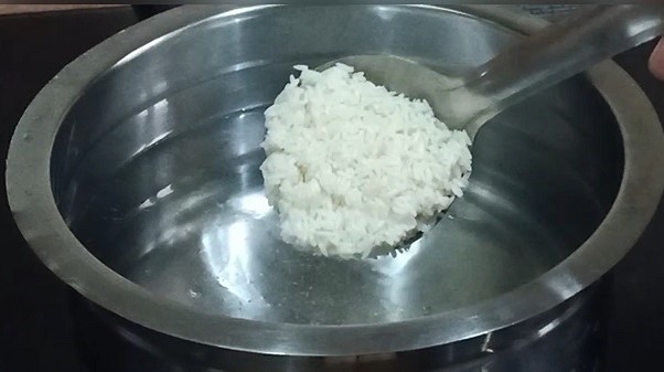 veg fried rice transferring soaked rice in boiled water